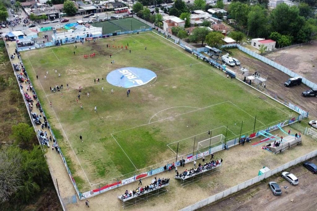 RoqueCalamar's tweet photo. Quien te ha visto y quién te ve?
En menos de 10 años de el potrero de Fénix en b metro al Maracaná por cuartos de Libertadores! https://t.co/CzrRoryCti