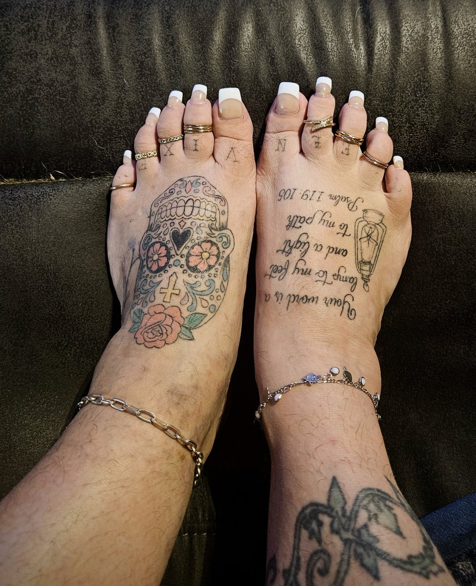 MistresSlowBurn's tweet photo. Do we like the square Pedi or should I go back to pointy? I'm kinda missing the claws. #dominatrix #footfetısh #pedicure #feetworshi̇p https://t.co/RhJXNYofmG