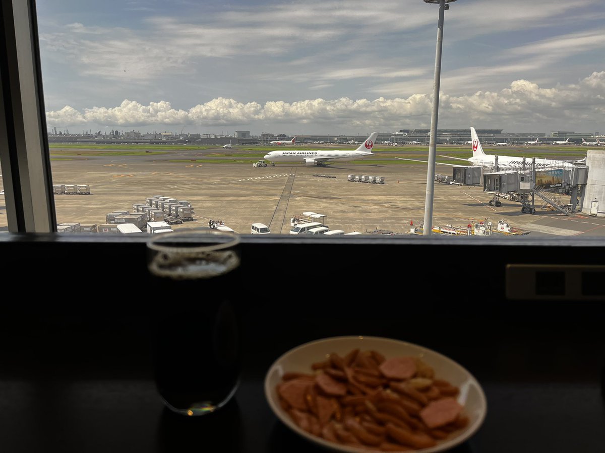 hideyuki1978's tweet photo. サクララウンジはビール飲み放題
わたし、お酒飲めません🤩 https://t.co/ERm6FVqCR4