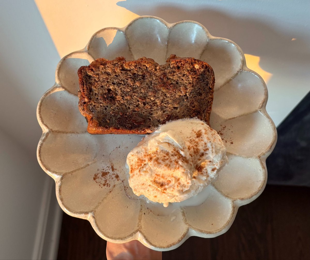 ttarobun's tweet photo. warm banana bread with ice cream is unbeatable https://t.co/bb2C07b6UX