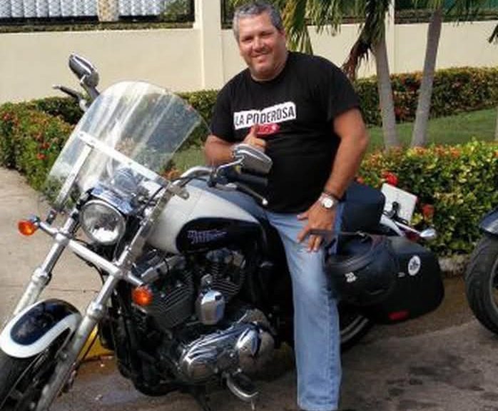Maritza20876126's tweet photo. Ernesto Guevara March,hijo del Ché, dueño de la empresa privada La Poderosa Tours oferta alojamiento , comidas , guías y viajes en motos Harley Davidson, para Aleida Guevara que sentenció a la propiedad privada como un cáncer la de su hermano es benigna,ven el nivel de hipocresía https://t.co/WO3jC5stzD