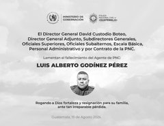 CanalAntigua's tweet photo. 🚨👮Cúpula de la PNC lamenta el fallecimiento del agente Luis Alberto Godínez Pérez quien fue víctima de un hecho armado en Taxisco.
#Agente #PNC #Fallecimiento https://t.co/2vlOMJlh1K