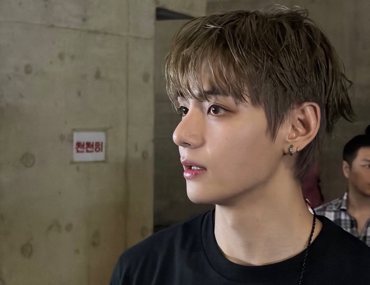 sugurukoo's tweet photo. the never ending saga of tae getting lip bruises in the exact spot where someone’s lip ring sits https://t.co/ahZ8Tm8Wki