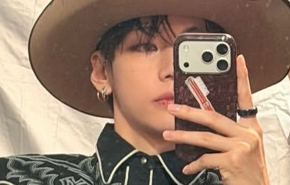 sugurukoo's tweet photo. the never ending saga of tae getting lip bruises in the exact spot where someone’s lip ring sits https://t.co/ahZ8Tm8Wki