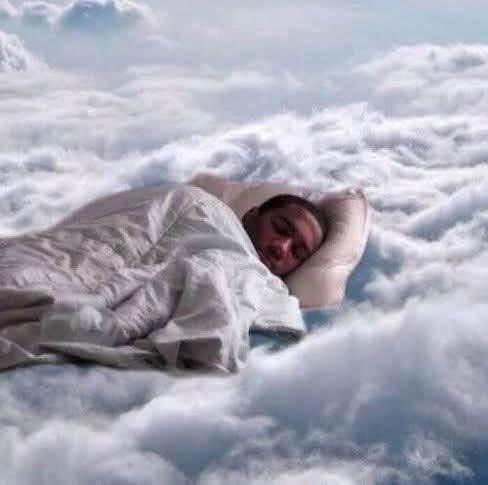 Geladoo4i20's tweet photo. Eu indo dormir depois de fumar um baseadão: https://t.co/jgRfPrxAn1