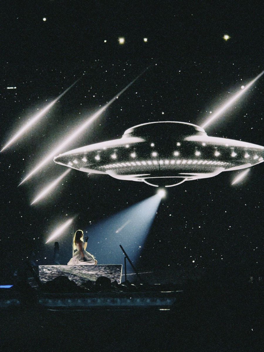 afterglowloverz's tweet photo. The eras tour visuals are so just so beautiful https://t.co/d1gFbMcFk9