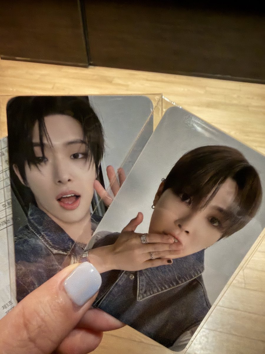 nadaoom8's tweet photo. 어제 영화관 랜덤포카는 퓨아리였는데 VR콘때랑 다른 착장에 다른 사진이어서 좋았음 심드렁했다가 입찢어진 사람이 됨 너무 커여워서🥹
#에이티즈 #ATEEZ #light_the_way https://t.co/QdKRGYCCMA
