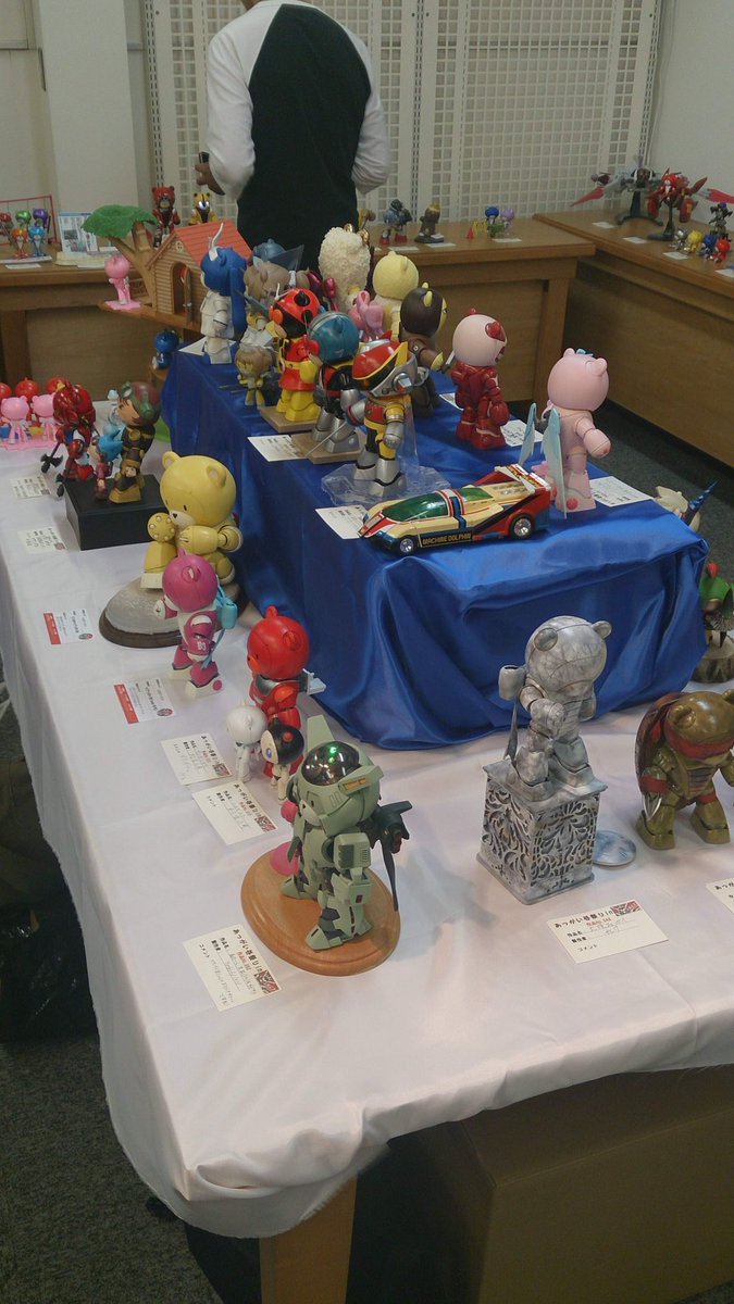 blacksmurftweet's tweet photo. 実はKCFの起源は『アッガイ谷祭り』なのです。
2014年にボークス大阪ショールームで開催された『べアッガイⅢ祭り』。
多くの方が参加して大盛況でしたが一回きりの展示会でした。
色んな方の作品が見れて交流できたこのムーブメントを絶やすのは惜しいと思い、引き継ぐ形でスタートしたのがKCFです😊 https://t.co/UcTVfu1hnW