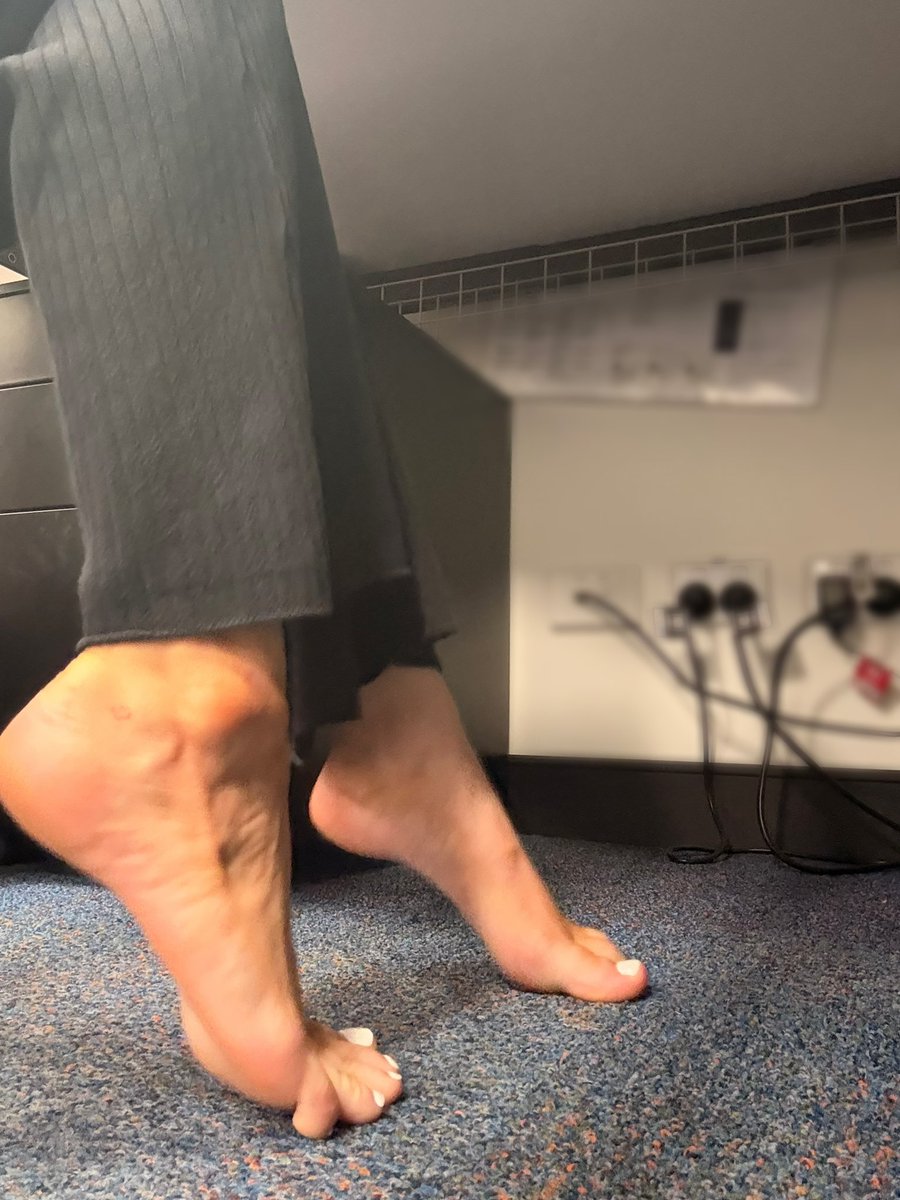 pointeandpose's tweet photo. Good morning little piggies, who wants to play

#FootFetish #Feet #FootWorship #PrettyFeet #FootQueen #Findom #PayPig https://t.co/vZtM0NDI6O
