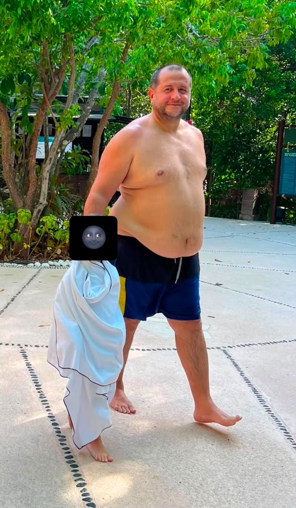 neoliberalover's tweet photo. Vividor es captado en Jungala Riviera Maya del hotel Vidanta. 

Así se pasea @_JRLB_ con el dinero que su padre le robó a todos los mexicanos. 

Así viven los zánganos del bienestar. https://t.co/5VszQcVCq7