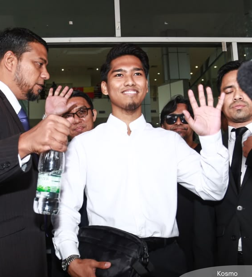NewsBFM's tweet photo. 🚨 BREAKING: A MBDK volunteer claimed trial at the Klang Sessions Court to an animal cruelty charge involving a pet dog named Rocky.

Shah Idham Nor is accused of strangling the dog with a looped rope during a catching operation last month.

He faces a fine of up to RM100,000, up to three years’ jail, or both, if convicted.

📷: Kosmo
