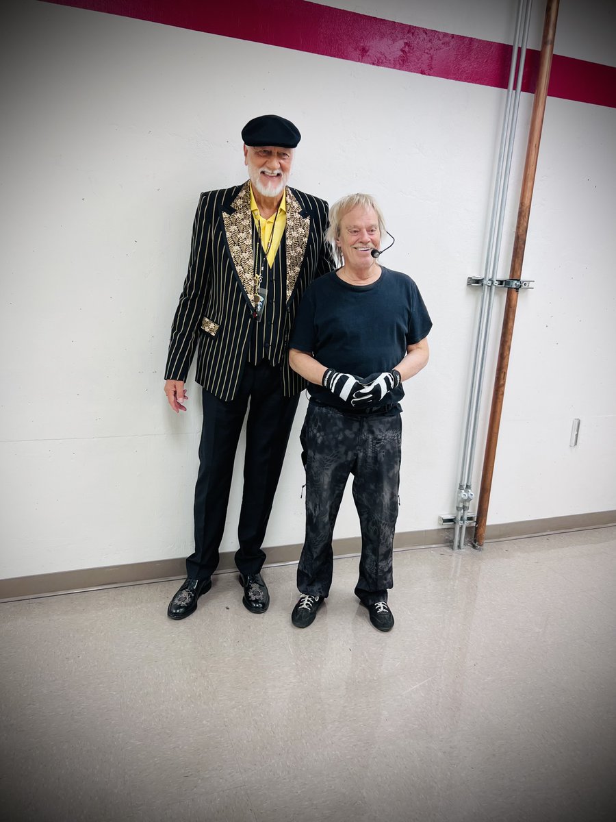 MickFleetwood's tweet photo. Frank Beard, the long standing drummer for ZZ Top will be missed by not only me as a fellow drummer, but by the millions of ZZ Top fans!! 

My thoughts go out to his family and friends… And let the music play on forever!! ZZ Top is a jewel!! A sad day indeed 🙏🥁🙏 xx, Mick https://t.co/MadSrE26vA