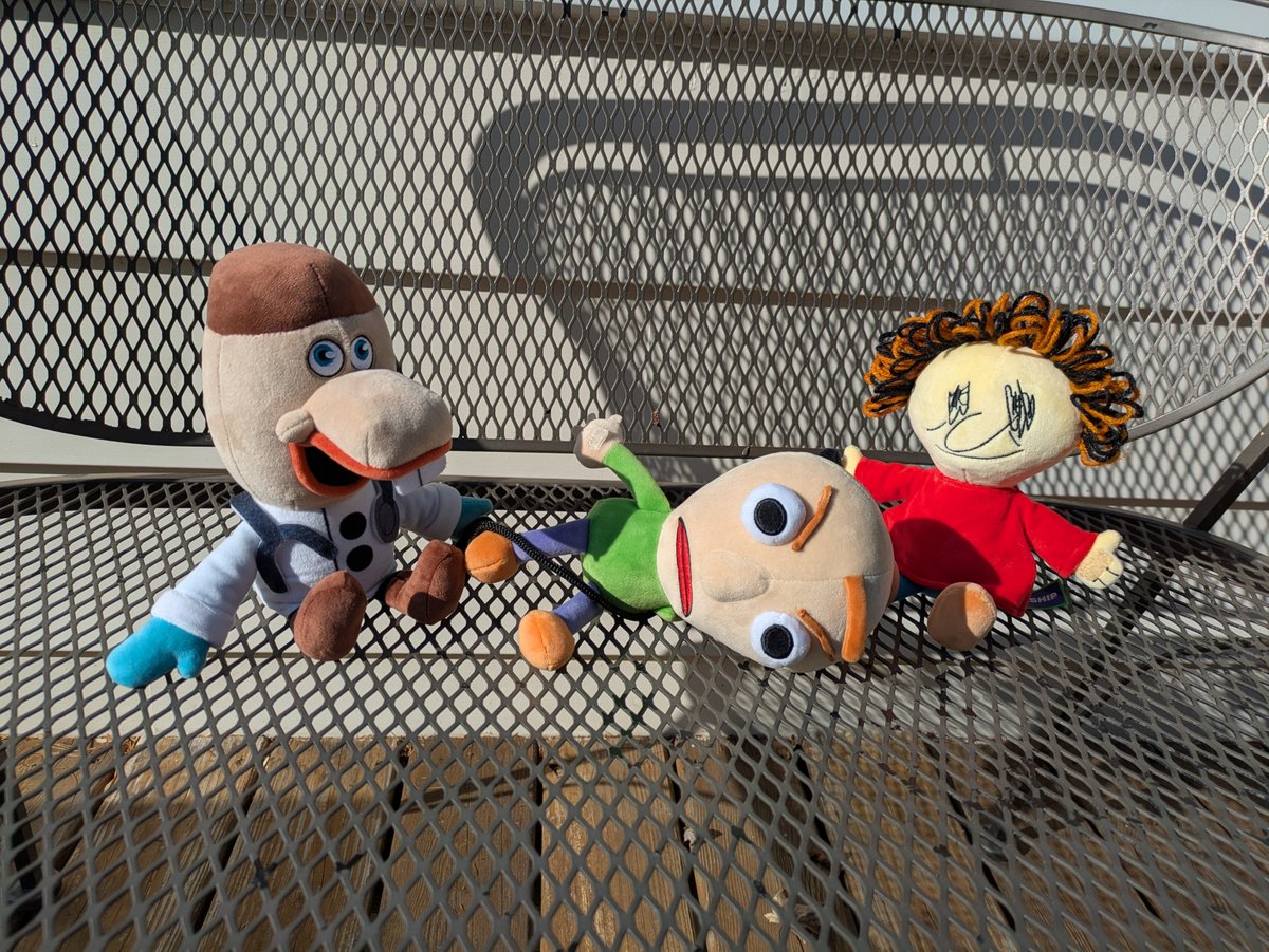 Basically_Games's tweet photo. Baldi gave it a try, but he just can't get it right, so Playtime has to show him the ropes!

There's only a few days left to get the Playtime plushie from @Makeship! If you want one, be sure to grab it before August 23!

⬇️Link below!⬇️ https://t.co/upufnvGswF