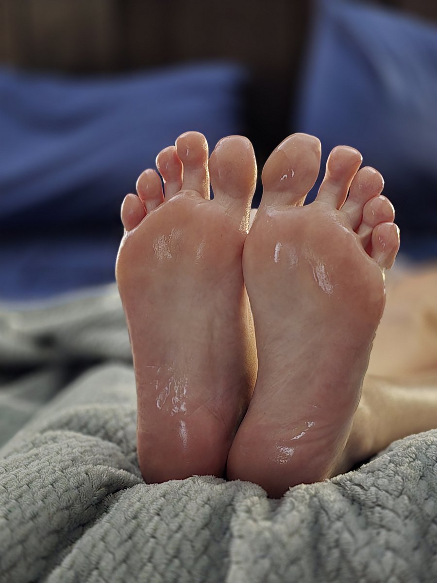 TipToeBlissfun's tweet photo. Oiled and ready for bed!!
#soles #feet #footfetish https://t.co/4yK3X2Wtke