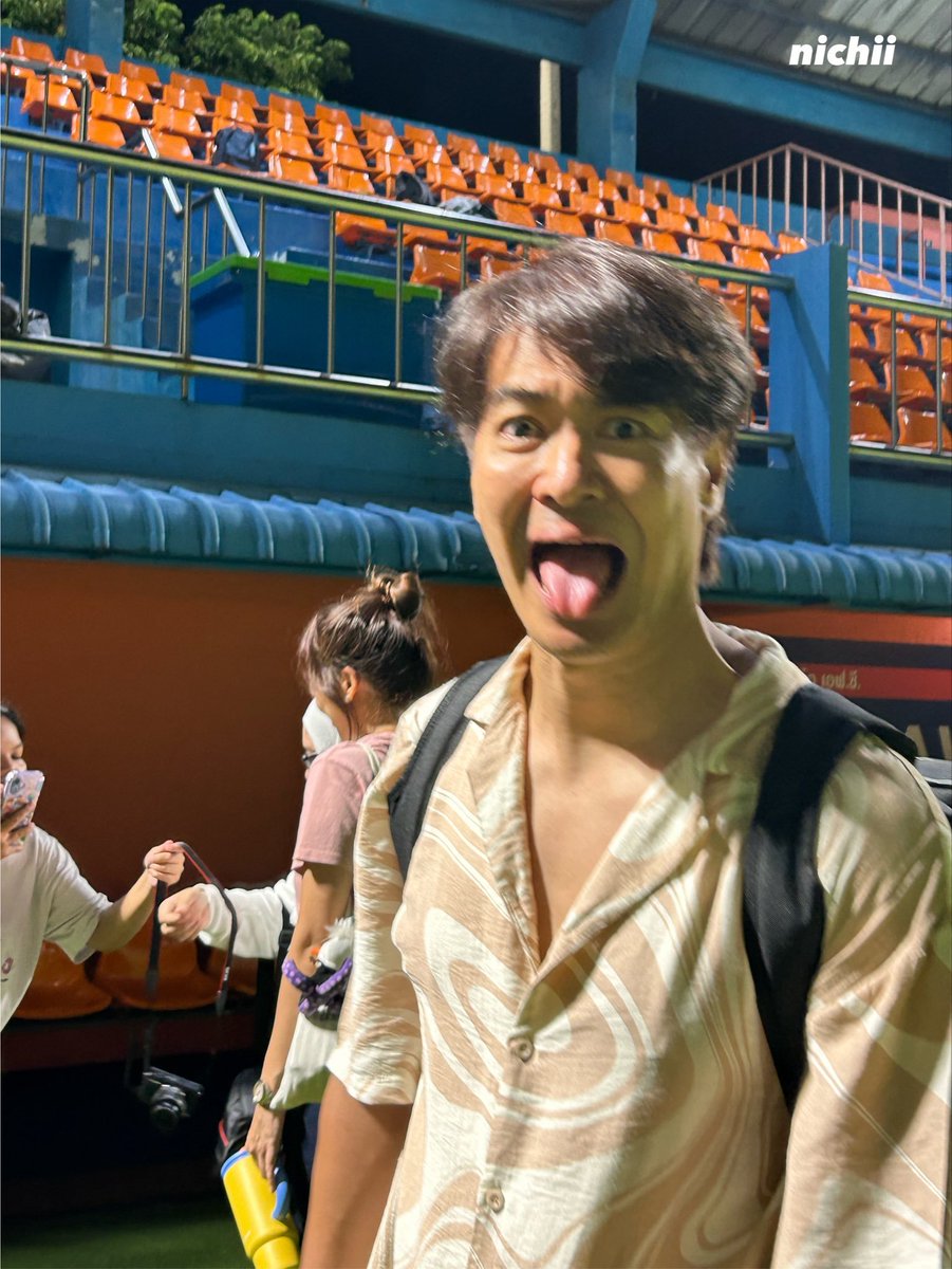 AdoreP_Ddongsik's tweet photo. ทุกคนไปไหนต่อไหนกันหมดแล้ว 
ผมยังอยู่กับ 2 รูปนี้ของซันยีนอยู่เลย https://t.co/gZmv7AuV6Q