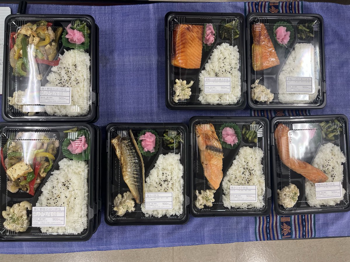 Jun_no_coffee's tweet photo. こんにちは！モグモグ木曜日いちランチの日です❣️「豚とゴーヤチャンプルー弁当」「銀鮭ハラス西京焼き弁当」「塩サバ弁当」「焼きシャケ弁当」「シャケ西京焼き弁当」をお持ちして、市役所7階と行徳支所にて皆様のお越しをお待ちしております😊 https://t.co/O0vMhBevIJ