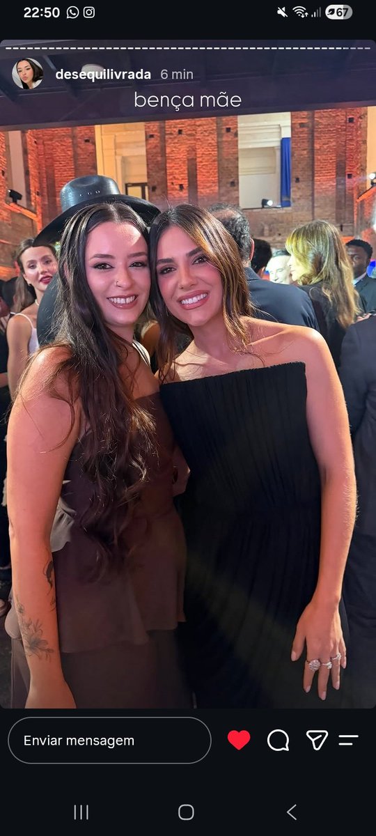augustefaniacc's tweet photo. Bença mae bença tia https://t.co/Sl9wbDeJrN