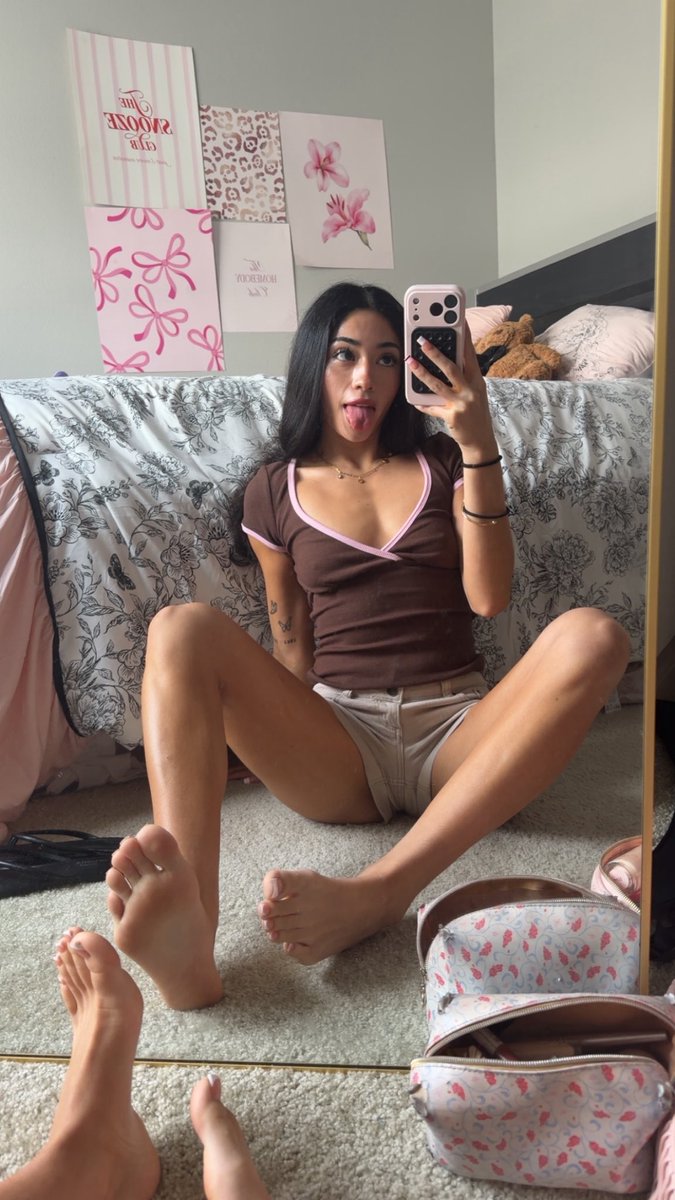 miamuvv's tweet photo. white toes or french? https://t.co/rWpfw5fEz1