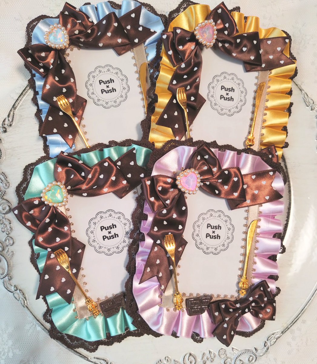 PushPush227's tweet photo. バレンタイン向けのつもりでデザインしたカードケース🍫
数年前に作ったローズショコラロゼットを元にデザインしました🌟

半年も遅刻してしまいましたが今週末のインテ #artevarie に持っていきます！ https://t.co/1tvdJmVNAQ