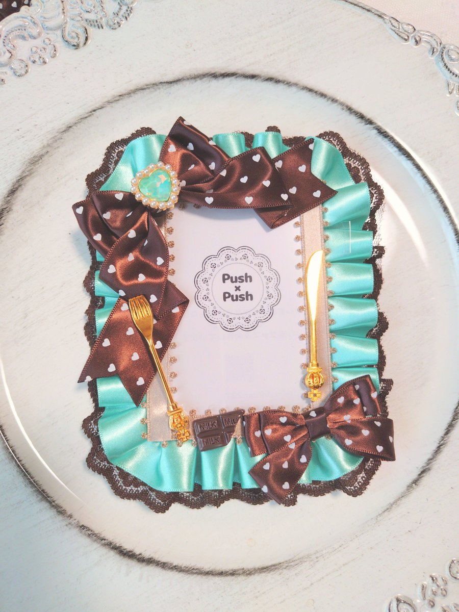 PushPush227's tweet photo. バレンタイン向けのつもりでデザインしたカードケース🍫
数年前に作ったローズショコラロゼットを元にデザインしました🌟

半年も遅刻してしまいましたが今週末のインテ #artevarie に持っていきます！ https://t.co/1tvdJmVNAQ