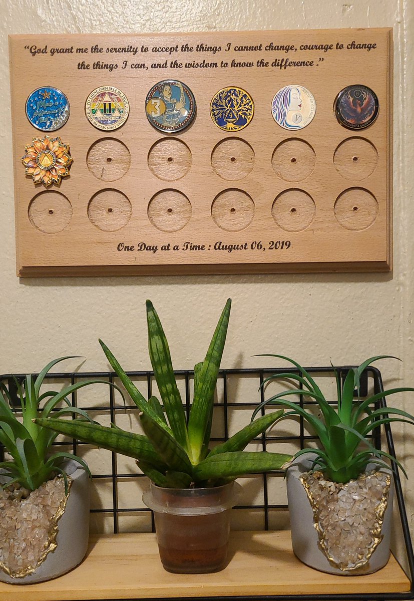 Gimme_Facey's tweet photo. Not a day passes that I am not super proud, grateful and thankful for my journey this far. Sobriety looks amazing on me if I must say! One day at a time babes 🤎👌🏾 https://t.co/rMrb88DG0s