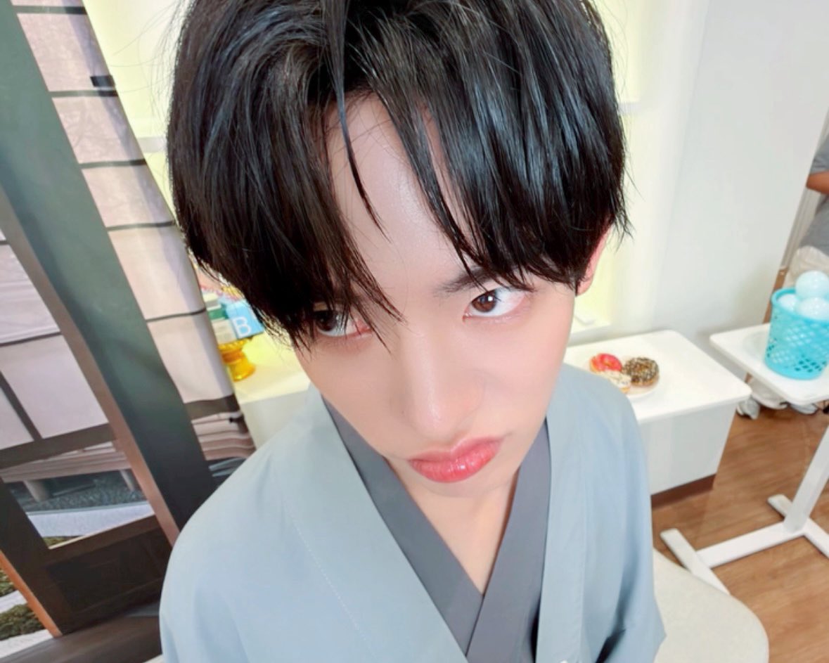 r3dm0chi's tweet photo. ( •᷄ ɞ •᷅  )💢 https://t.co/VvQY4g654A