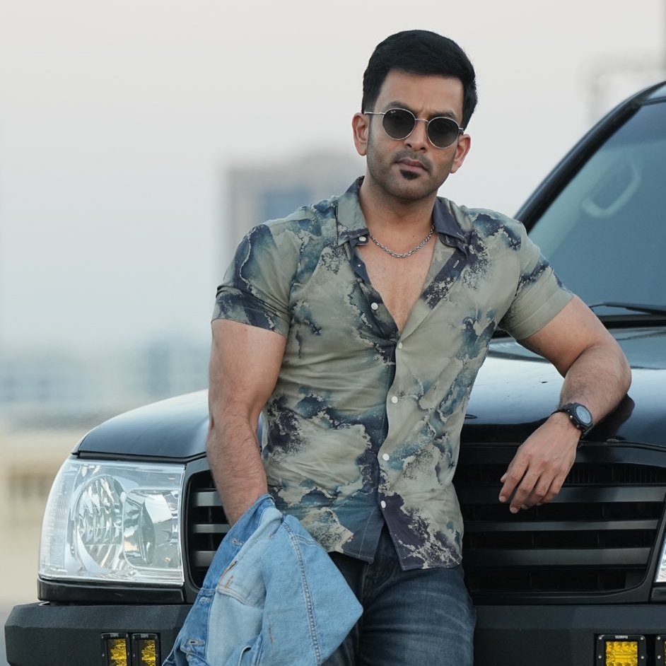 jerinGeorgekut2's tweet photo. #Khalifa Movie World wide Final Pre-sales Update :

🔻Kerala  —  3.16 Cr
🔻Karnataka  —  23 Lakhs
🔻Tamilnadu  —  13 Lakhs
🔻Telugu States  — 3 Lakhs
🔻Rest of India  —  5.50 Lakhs

Total Domestic  :  3.60 Cr

Overseas  :  $293K / 2.80 Cr

Total Ww = 6.40 Crores ✅

Excellent advances, If responses are also positive, Career biggest Opening Loading for @PrithviOfficial 💥

#Prithviraj #Mohanlal #Vyshakh #KhalifaMovie