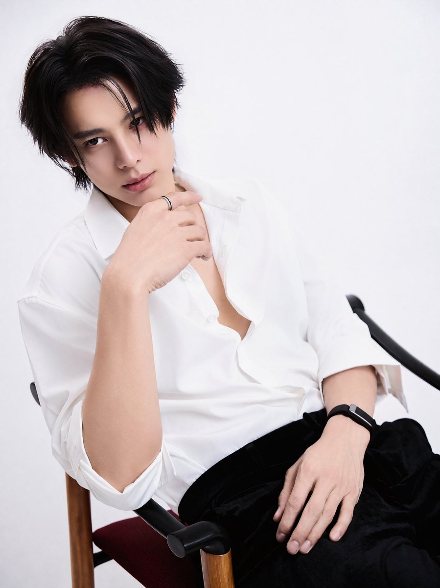 BlackWhiskey3's tweet photo. ใครค้นพบพี่แบงค์วะ ค่ตดีย์ยยย รอติดตามฮะๆ https://t.co/QV0kxiJEro