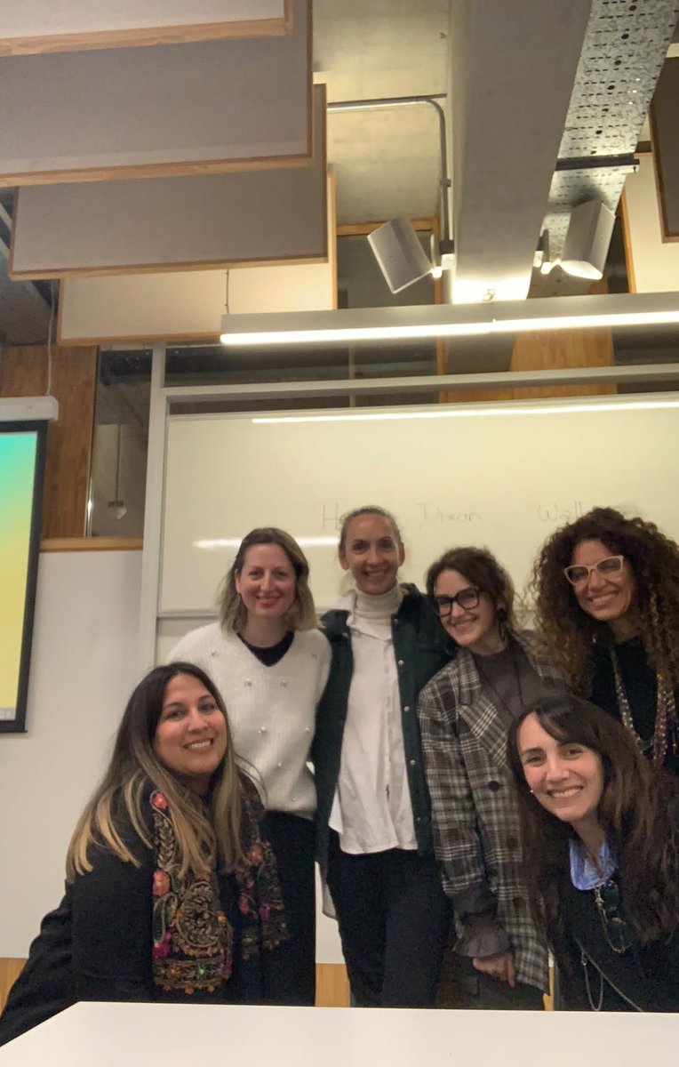 lachicatowers's tweet photo. Recontra necesario Y URGENTE escuchar todo lo que @lmarajofsky dice sobre medios, ai, dieta informativa, ética, cultura y contracultura de consumo digital y analógico. Plantea debates más que necesarios!

Y gracias @chicaequis x #FutureShift por el enorme programa que creaste! https://t.co/uL5pw88J2M