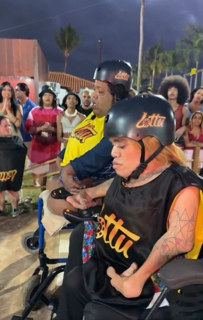 JefinhoMenes's tweet photo. Carlinhos Maia colocou dois influencers PCD pra uma corrida.

Corrida de cadeira de rodas motorizadas.

Ao som de Mario Kart.

Com patrocínio de casa de apostas.

Espero que o MP arregace com esse fudido.

QUE BURACO esse país se meteu. https://t.co/6MobB7iYaP