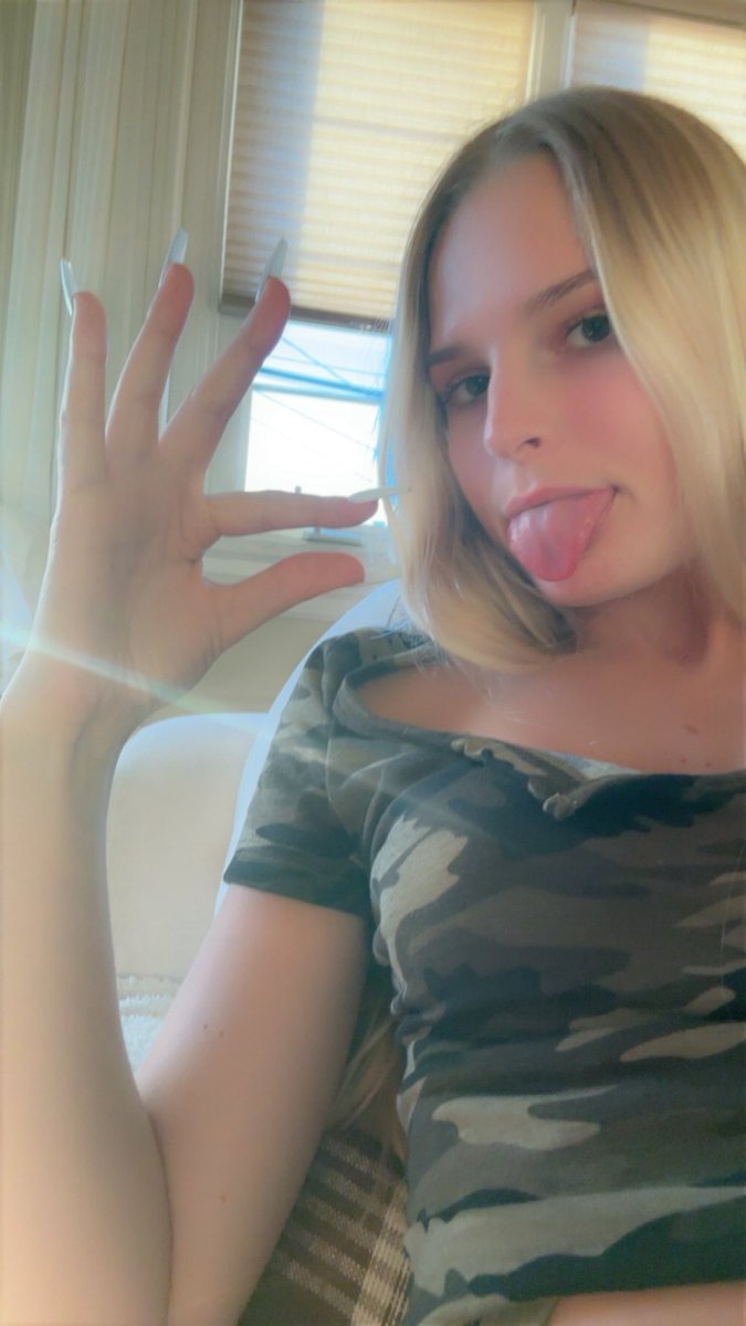 saviisspoiledd's tweet photo. yes i deserve all your money, no your not getting my attention if ur broke. https://t.co/iuZJwvSbtO