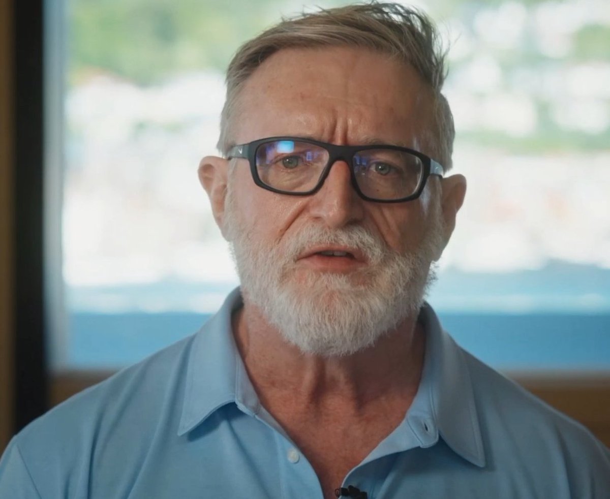 Lid_er's tweet photo. Is this Hugh Jackman or GabeN? #TheInternational #Dota2 #Ti2026 https://t.co/M9KGZLdkHQ