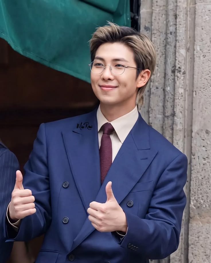Danny433856's tweet photo. 🚨ATTENTION ATTENTION🚨

If this post passed by you and you are army OT7 copy the tags and paste.

RT &amp; Reply

RM WE LOVE YOU
RM NEVER WALKS ALONE
WE SUPPORT RM FOREVER 

#RMIsNotAlone
#WeStandWithRM
#WeSupportRM
#WeTrustInNamjoon https://t.co/5Hyucgh4Ok