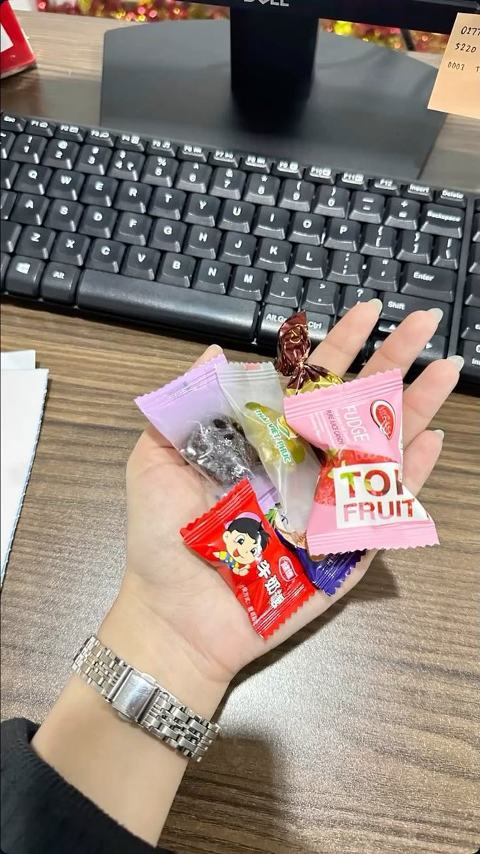 everlynxln's tweet photo. Chào buổi sáng các thiên thần nhé 😂
Sáng nay bạn đã ăn gì chưa? Nay tôi ăn sáng bằng kẹo nhó, mỗi người lại lấy 1 viên đi nào🥰 https://t.co/yzNXUXw3oe