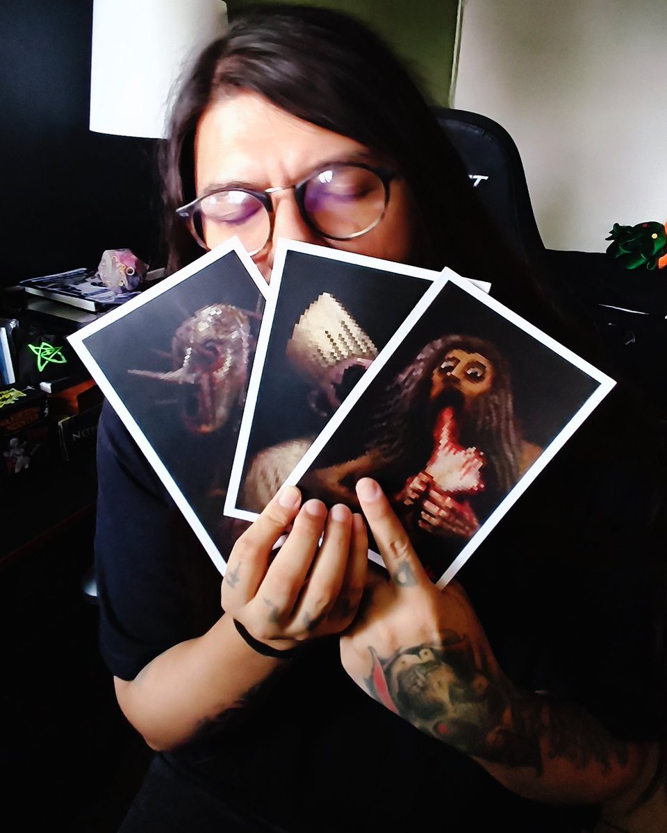RolePerSecond's tweet photo. Estos prints me los regaló cuando nos conocimos en persona durante la MegaXP 2026. Mil gracias por el detalle y por la visita tan esperada al booth de KoboldCon. https://t.co/EXQep5wGfu