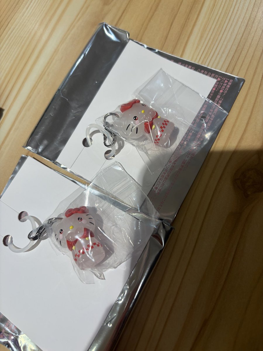 chakiii928's tweet photo. スシローハローキティ つくローセット ミニチャーム
交換
【譲】ノーマル×2（店員）
【求】たまご、いくら

大阪梅田手渡し
全てノーマルだったので切実に探しております🙇‍♀️
検索からもお気軽にお声がけください。 https://t.co/pIisznD6LY