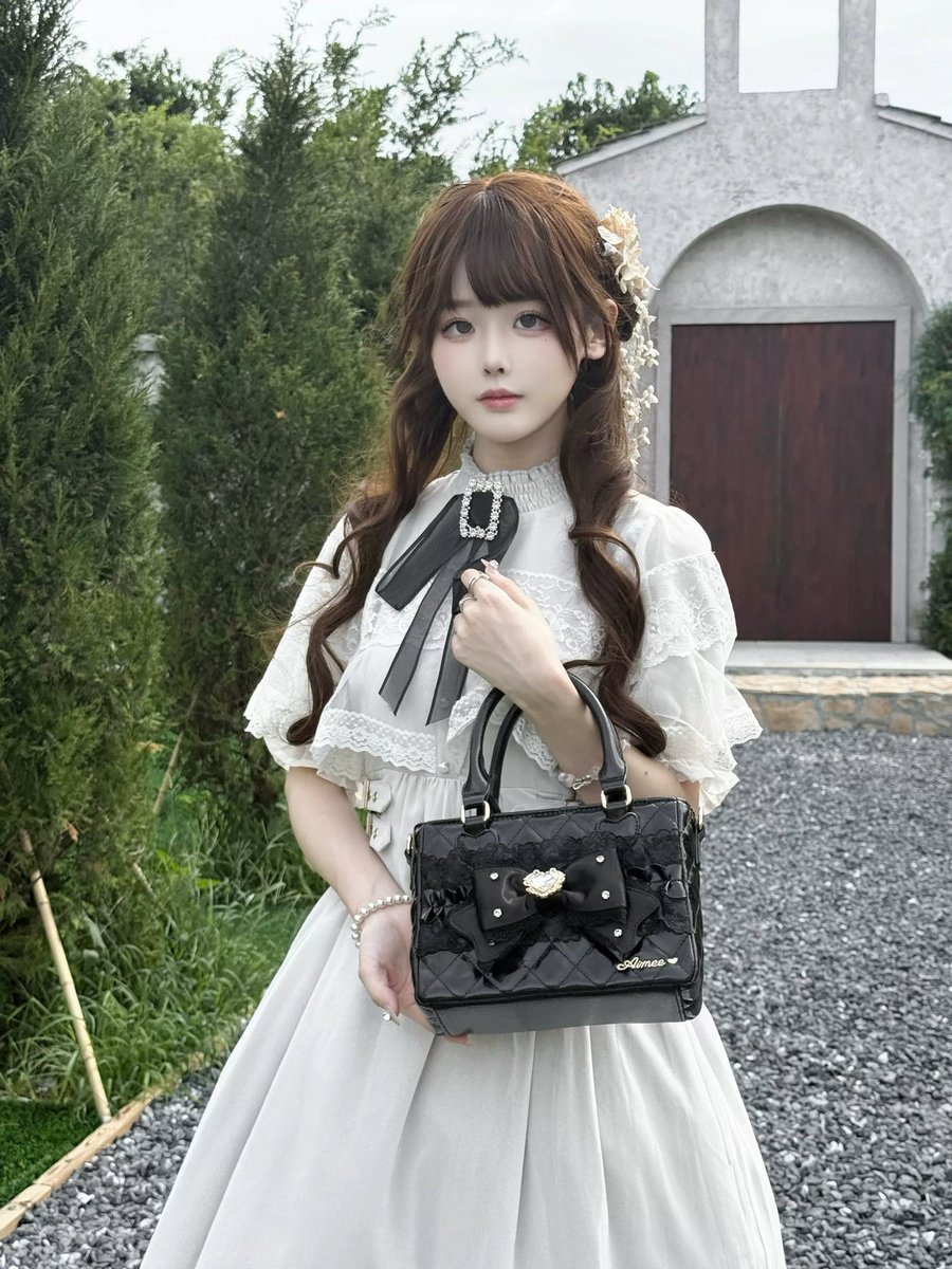 honeywardrobe07's tweet photo. Windows New Arrivalπ₯ Ryousangata Square Handbag Lace Bow & Diamond Quilting
π©· Lightweight, roomy, and easy to style with a removable strap for every occasion.
π https://t.co/P7wpsuRzM4
#Ryousangata #KawaiiBag #JapaneseFashion #BowBag #QuiltedBag #CuteAccessories #JFashion https://t.co/PZPOyZz35H