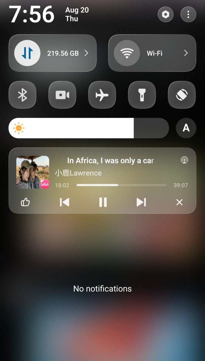 OrekeyUwU's tweet photo. Bilibili looks better than YouTube, simple and amazing, and can also view how many people are live watching it with you + it also plays in background unlike youtube who even charges you for that. https://t.co/p3Fqqc1O5H
