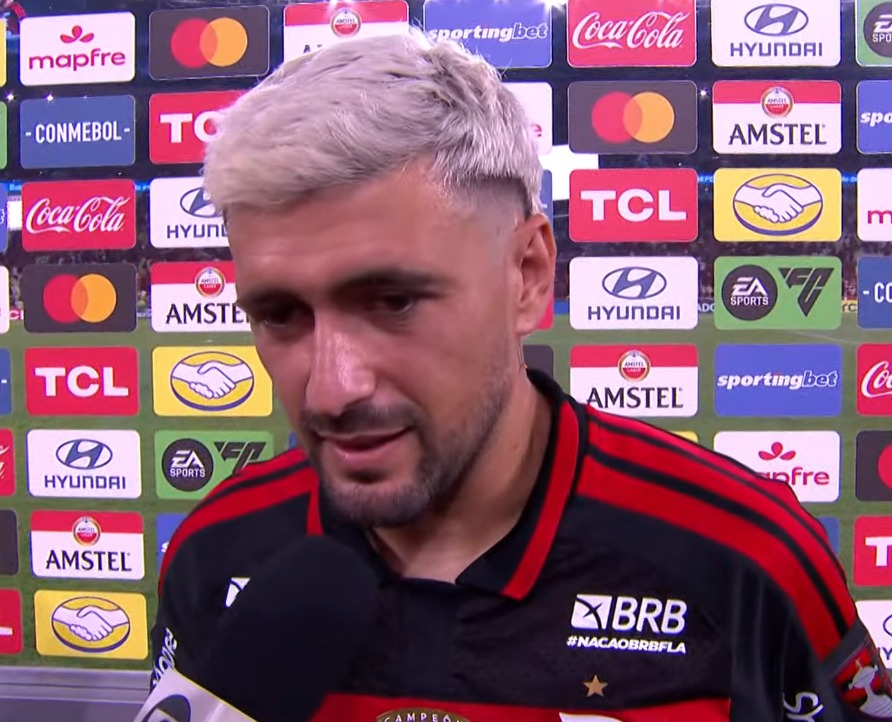 CentralFlaNacao's tweet photo. Arrascaeta: “Sinceramente, eu tô muito feliz pelo resultado. Eu sou muito grato por tudo que eu tô vivendo aqui no Flamengo. Era um jogo muito decisivo, muito importante para nós, poderíamos ter feito mais algum gol, mas estamos muito felizes por isso.”