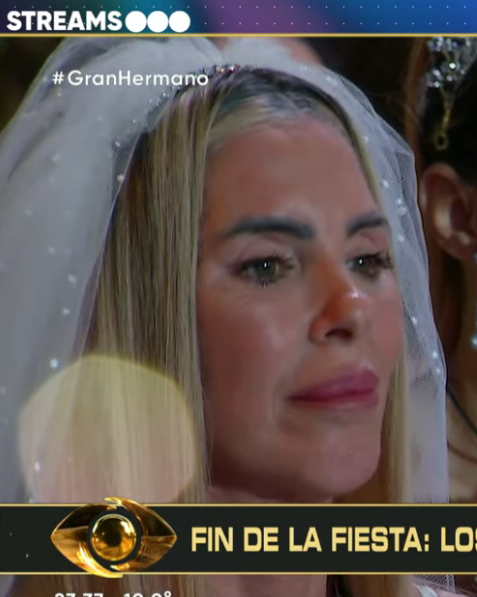 ladymoskigna's tweet photo. El Turco García le terminó la relación a su esposa estando ella adentro de GH.
Mariela quedó esperando así, rota por dentro-

La producción la hizo vestirse de novia sabiendo que él acaba de dejarla y que ni iba a entrar.

SON UNOS HIJOS DE PUTA Y EL TURCO UN FORRO
#GranHermano https://t.co/hx37rZ7ykG