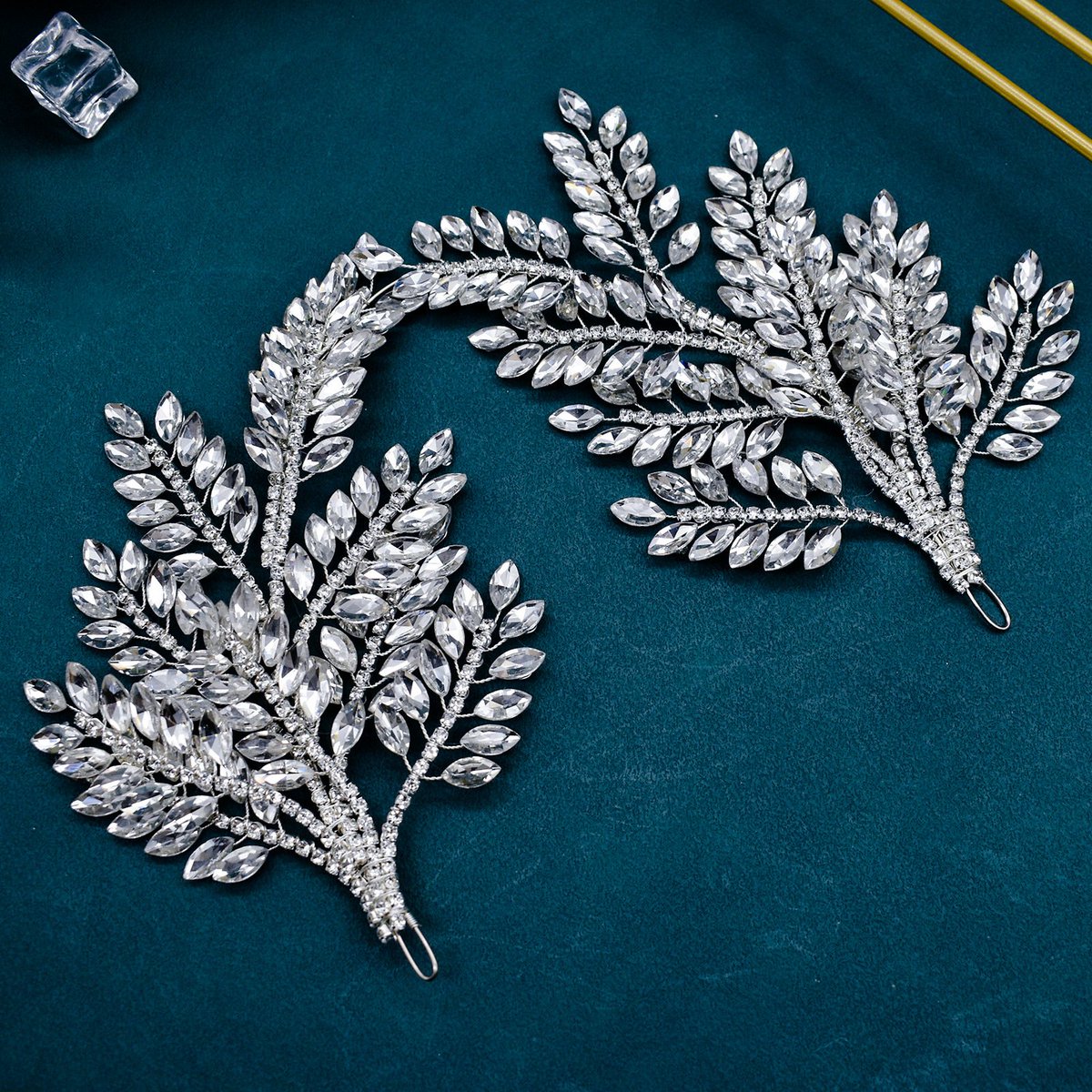 hearthytop's tweet photo. About ASBADI h🌿 Every bride deserves to wear a little magic.

This handcrafted crystal hairpiece features marquise-cut stones arranged in an organic leaf pattern — delicate, luminous, and made for moments that take your breath away.

Available for wholesale &amp; custom https://t.co/6H4gJttGRG