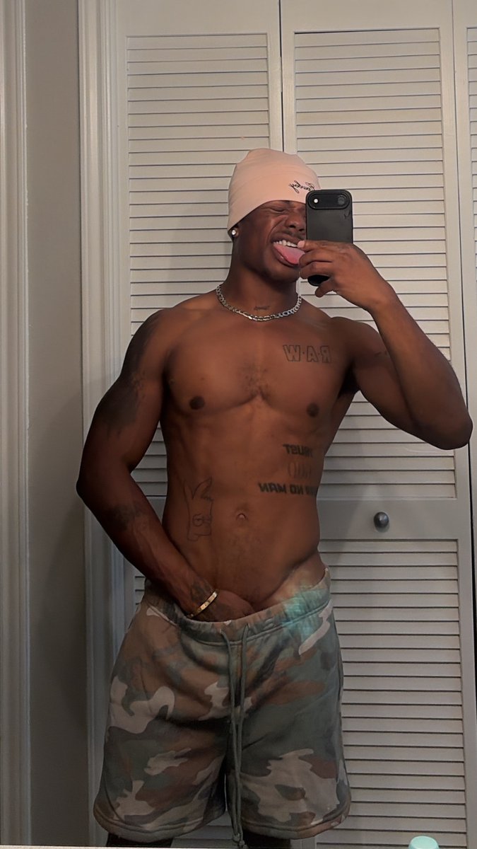 jeromestixxx's tweet photo. I <3 camo lol https://t.co/9ib7uDyGsh