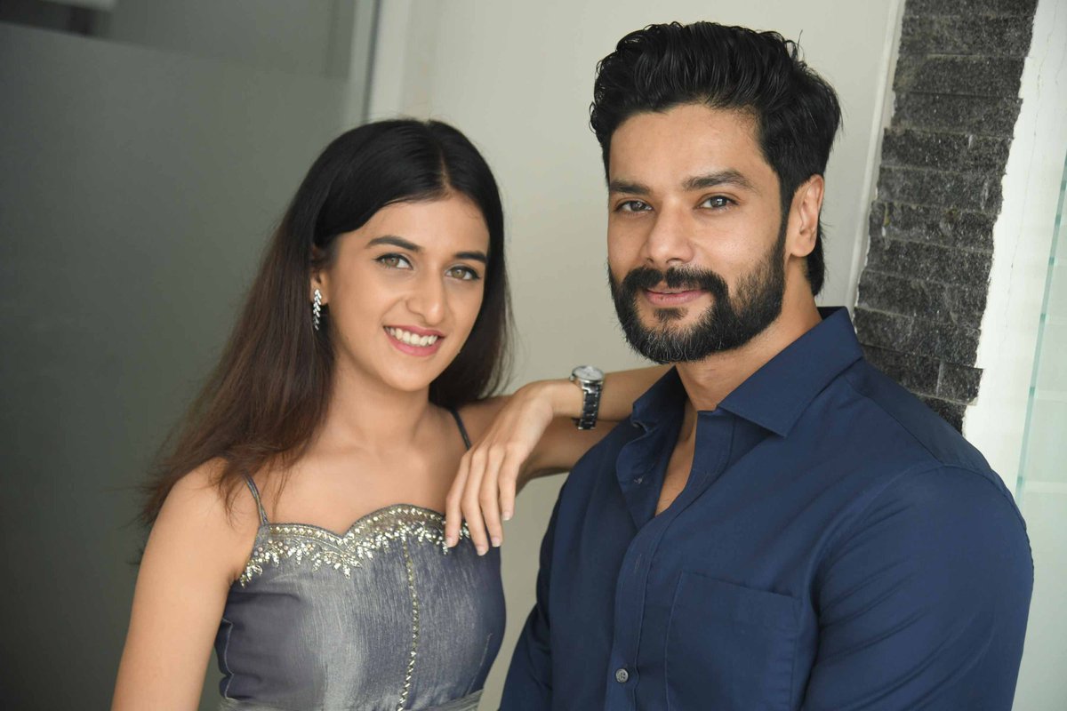 KannadaScreens's tweet photo. ‘A date’ ಚಿತ್ರದ ಟ್ರೇಲರ್ ಬಿಡುಗಡೆ
ವಿಮಲ್ ರಾಜ್ ನಿರ್ದೇಶನದ, ಸುಜನಿತ್ ಶೆಟ್ಟಿ ಅಭಿನಯದ ಚಿತ್ರ
https://t.co/nf6JHgsX0D
@jaysoorya_pro
#KannadaScreens #Sandalwood #SujanithShetty #AshwiniShenoy #VimalRaj #ADate #TrailerRelease https://t.co/CfCCKmjs5i