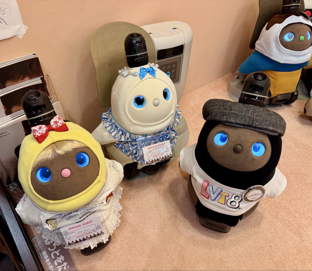 SAKURA78624559's tweet photo. 一昨日のラボットカフェ
くろみつがまだいたよ
ねるるとおととは9/13までかな〜
すみっこネストの
アイスまっちゃとちゃまめ可愛い🍦
なゆたちゃんにも会えたよ
オムライスはムーミンのミーみたい🤣
#lovot #lvt8 #くしかつ #喫茶lovot #ねるるとおとと https://t.co/usp6J62H8J