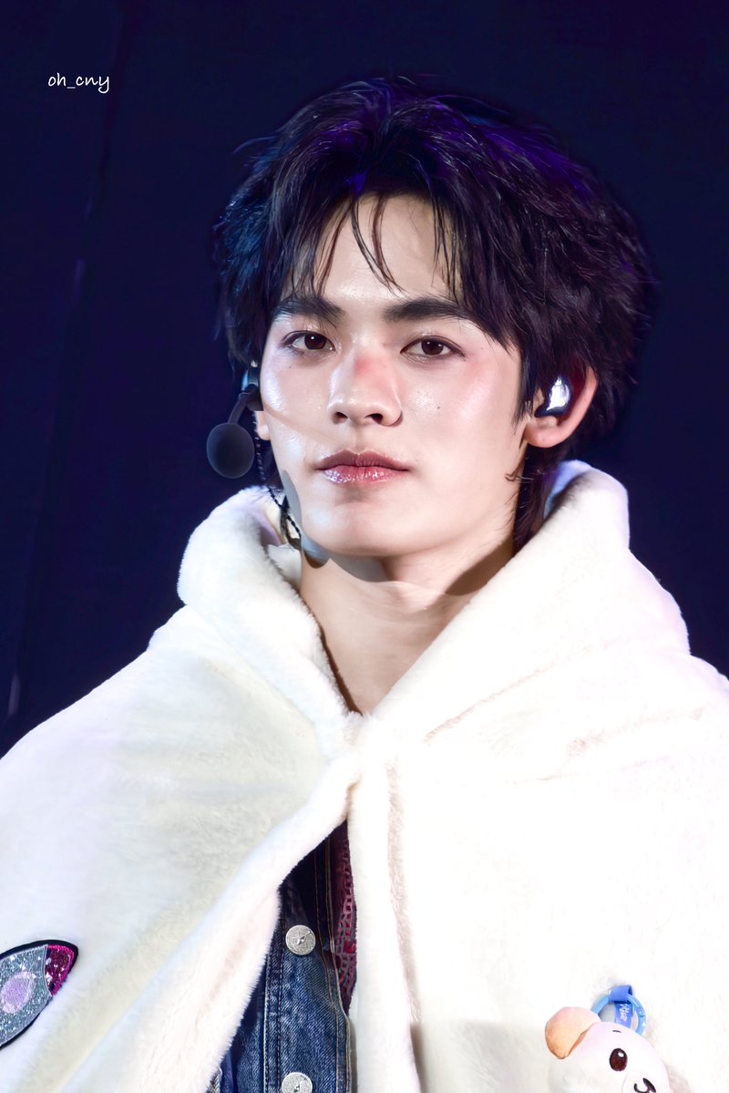 Aynanahche's tweet photo. ✨ SHINING BEAR 🐻‍❄️🤍.

#DuangConcertDay2 
#porsuppakarn @porsuppakarn https://t.co/cC6iS068rM