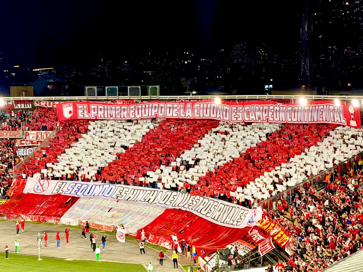 ConDonChimo's tweet photo. #LaUnicaBandaDeLaCiudad @lgars_Oficial #SantafecitoLindo @SantaFe #ClubIndependienteSantaFe #CISF #LaGuardiaAlbiRojaSur #ElCampinNuestroFortin @ELFORTINPte @barrabrava_net https://t.co/BWYE9NsZYI