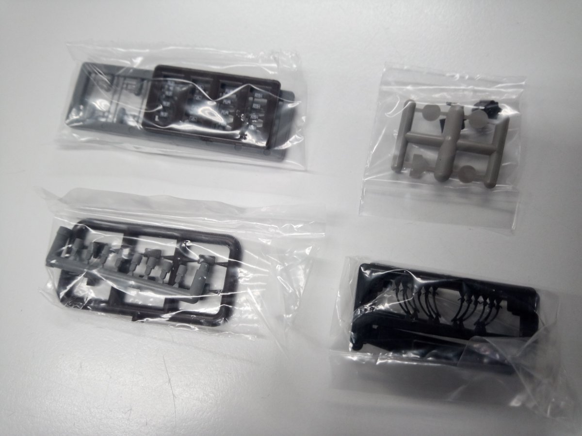 PLUS_PORT's tweet photo. <委託品・販売中>TOMIX 92908「哀別 碓井峠セット(EF63 18・19号機)」(コレクターズボックス)販売中です。
パーツ一部使用 残あり 車体の状態は非常に良いです。
<こちらの商品は現在500円OFFで販売中です。>
#EF63 18 19 #鉄道模型 #委託 #在庫 #TOMIX https://t.co/gVAOMuH7rC