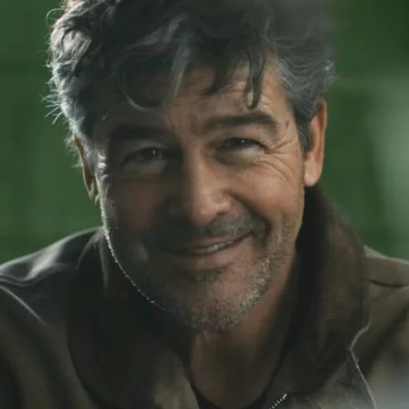 ovicio's tweet photo. Vários atores de peso recusaram o papel de Hal Jordan na série LANTERNAS:

• Josh Brolin
• Matthew McConaughey
• Chris Pine
• Ewan McGregor
• Timothy Olyphant
• Jon Hamm

Kyle Chandler foi o único que topou a missão de limpar o estigma deixado pela versão de Ryan Reynolds. https://t.co/jjmCr8MM87