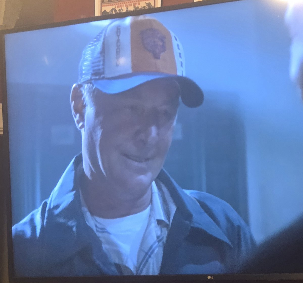 TedFlintKansas's tweet photo. This is a killer Bears hat that Robert Loggia is wearing in "Necessary Roughness". https://t.co/xU3TMW0R1I