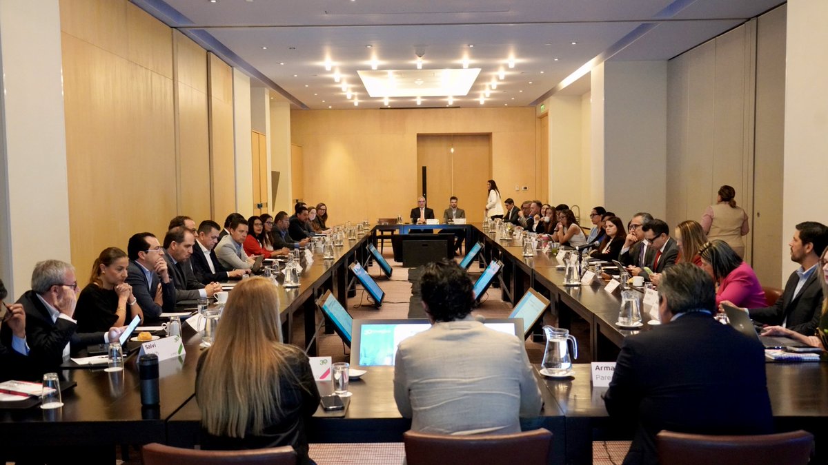 marathb's tweet photo. Hoy, en el evento ConMéxico, compartí con empresarias y empresarios de nuestro país las acciones que impulsamos desde la #STPS para fortalecer la política laboral de nuestro país. ¡Seguimos avanzando! https://t.co/cKEe5qxjoJ